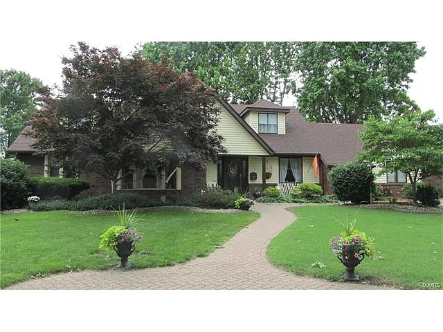 2564 Westmoreland Dr photo 1