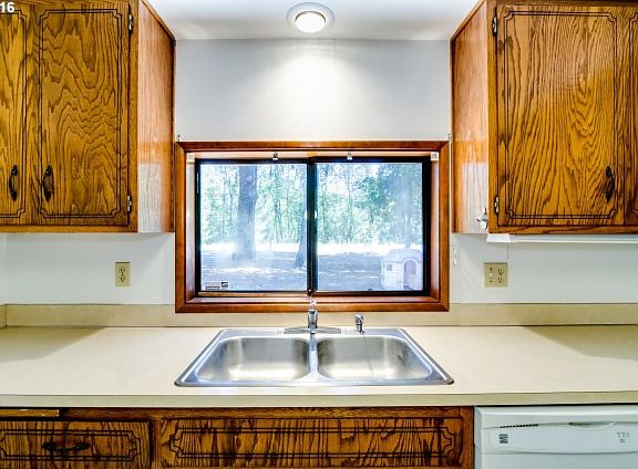 2nd image of 85350 Dilley Ln