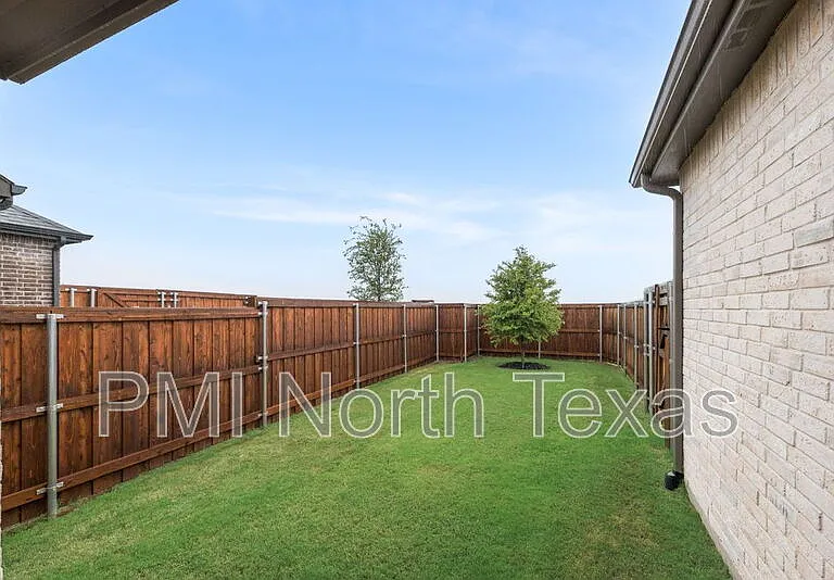 3926 Stars St — Photo 21