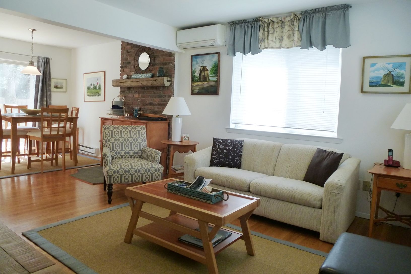LIVING AREA FLOWING INTO DINING AREA
