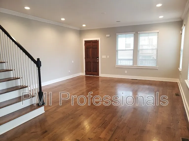 512B Eastboro Dr — Photo 2