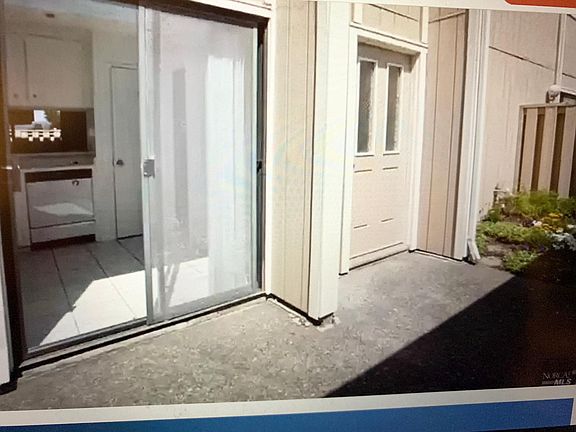 4th image of 16 Coleridge Dr #1