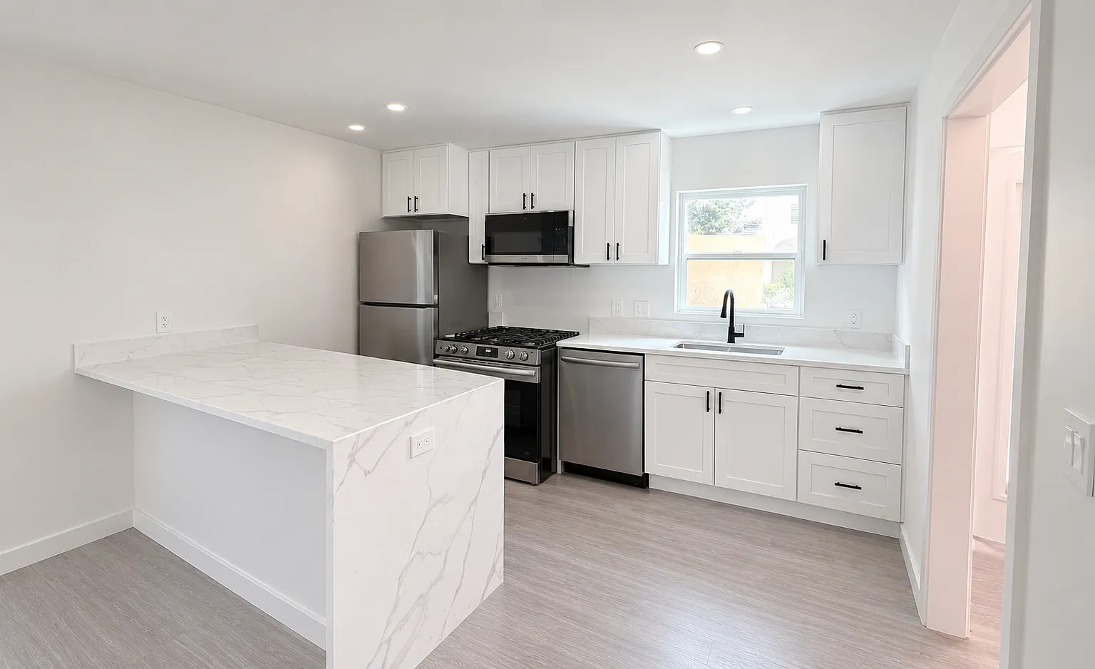 3 bed, 964 sqft, $4,500 — Photo 4