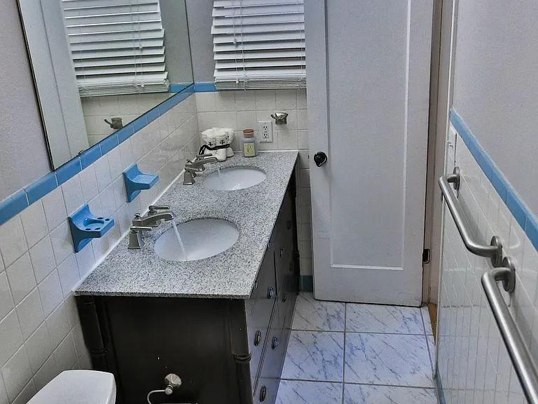 3925 W Bay View Ave — Photo 11