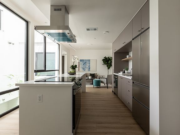 3rd image of 4575 Santa Monica Blvd #302