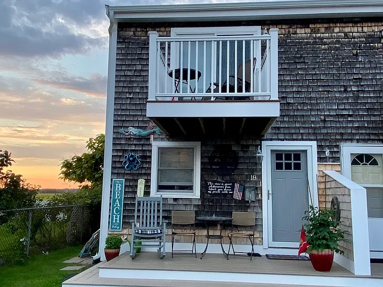 18 Tuttle Ave #1 — Photo 4