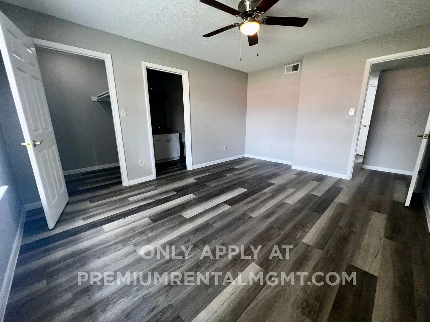 3/2 Regency Gardens 1st Floor Condo with New Plank Fooring, Stainless Appliances, and Fresh Paint! — Photo 2