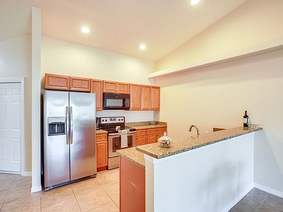 4th image of 615 SE 5th St