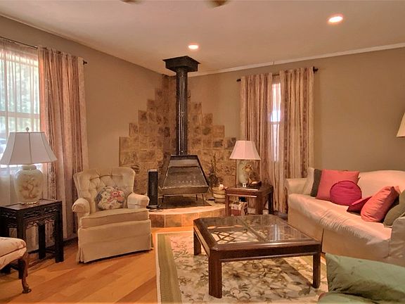 2nd image of 104 Joshua Dr