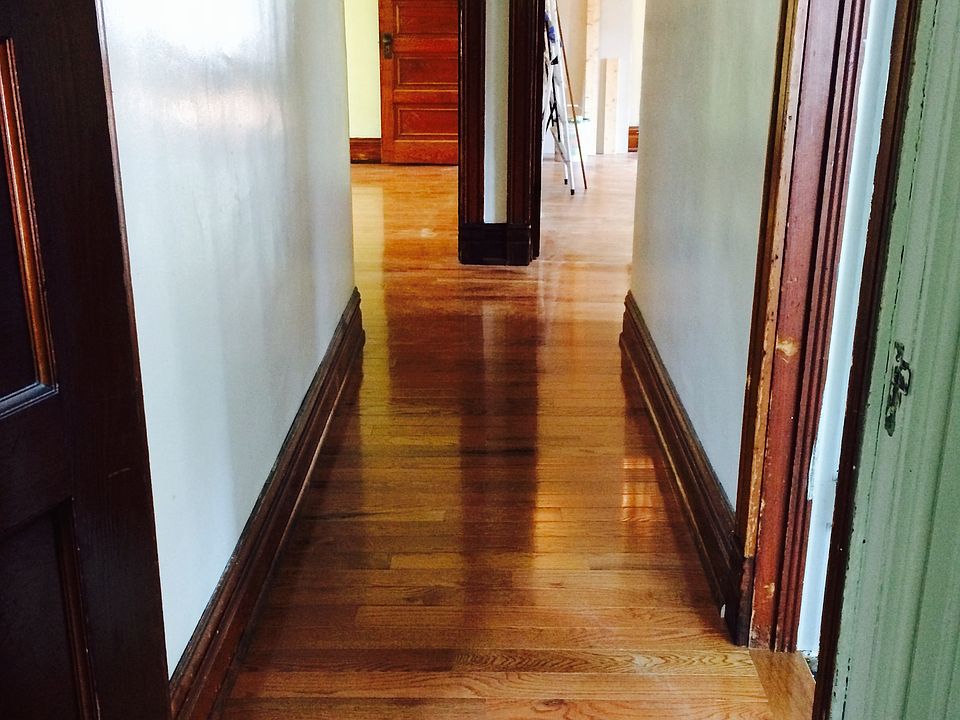 Hallway between bedrooms