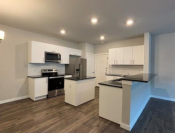 4th image of 628 Blackland Dr #628