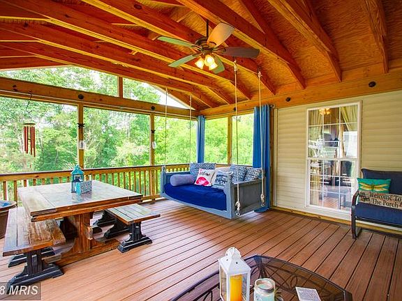 Screened in porch with deck perfect for grilling