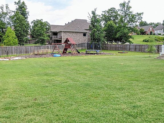 4th image of 812 Mystery Lake Dr