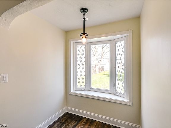5th image of 2826 Lincoln Ave