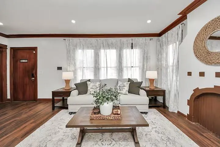 8 bed, 8.5 bath, 4295 sqft, $7,000 — Photo 3