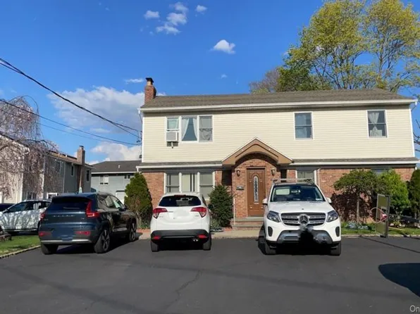 133 Railroad Ave, Syosset, NY 11791