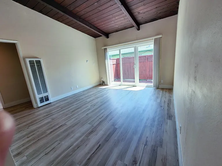 2933 Carmel St — Photo 9