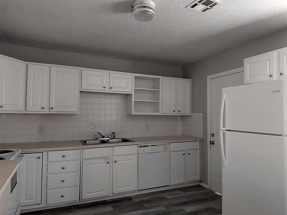5th image of 2206 NW 28th St
