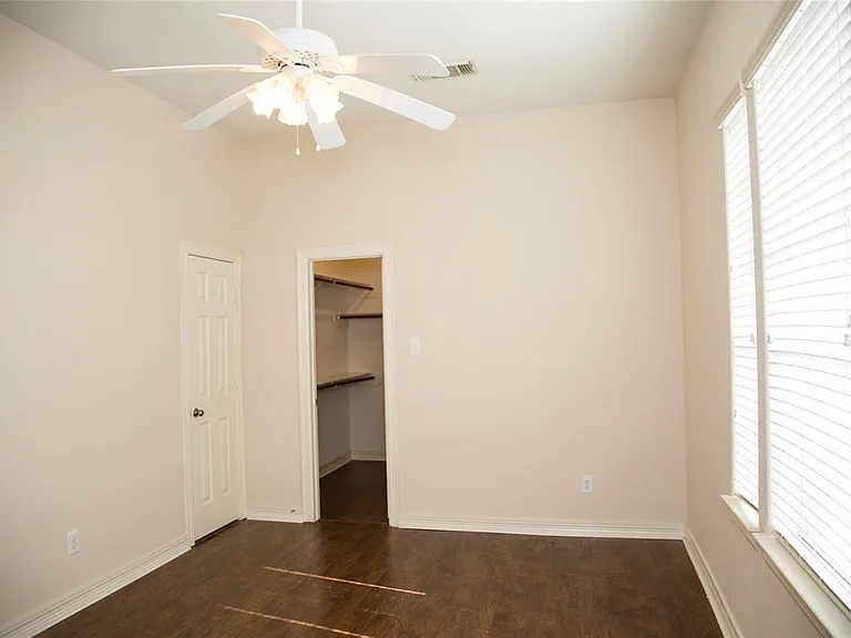 2032 Cork St — Photo 13