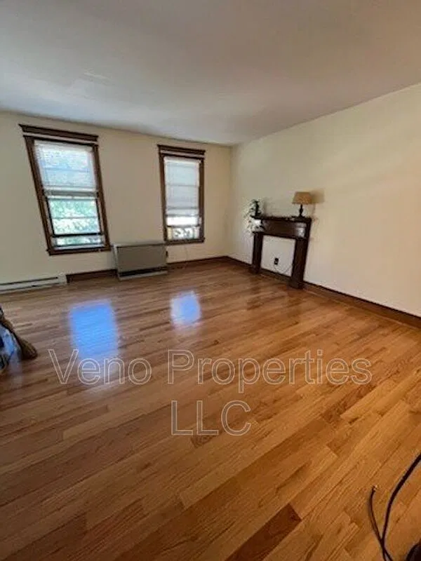2 bed, 1.0 bath, 900 sqft, $1,350 — Photo 4