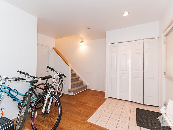 3rd image of 1351 W Altgeld St #10
