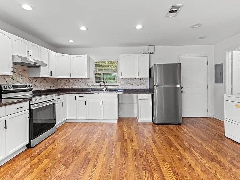 3611 Bonzer St — Photo 13