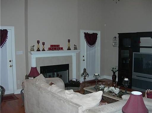 4th image of 1101 King Henry Ct