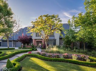 2558 W Bluff Ave, Fresno, CA