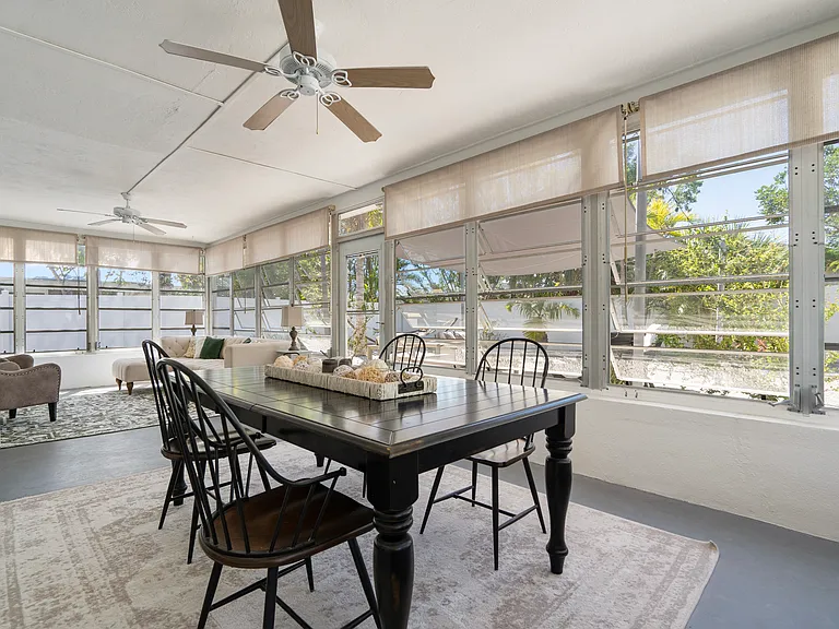 330 N Tessier Dr — Photo 32