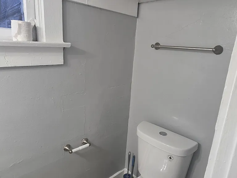 122 Heaton Ave — Photo 8