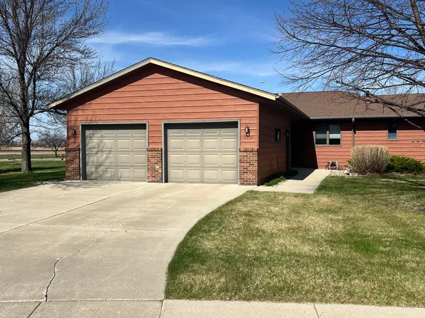 2717 Railroad Cir, Aberdeen, SD 57401