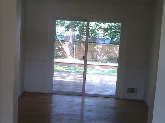 3rd image of 1521 Lakeview Dr