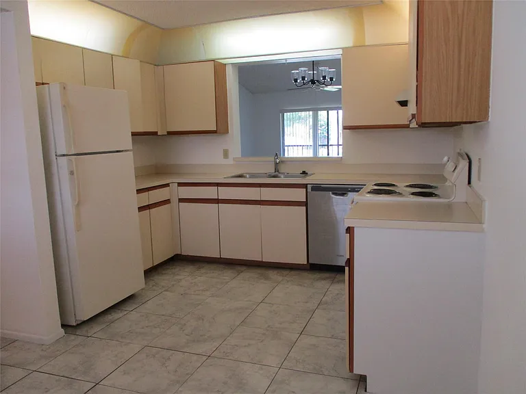 23442 SW 57th Ave #406 — Photo 5