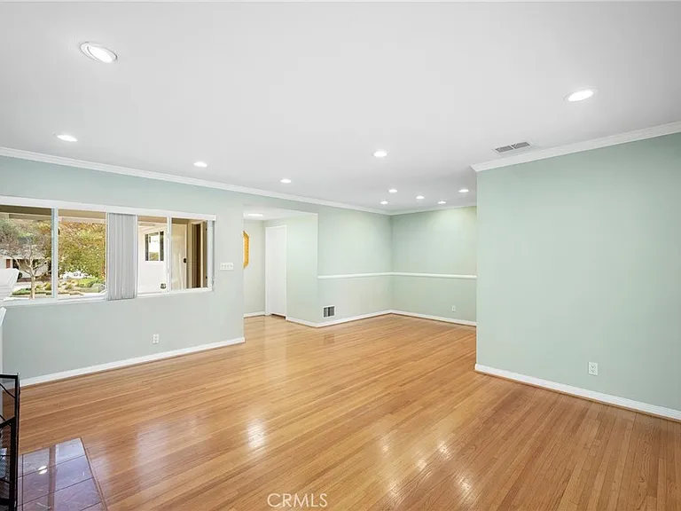 841 Irving — Photo 4