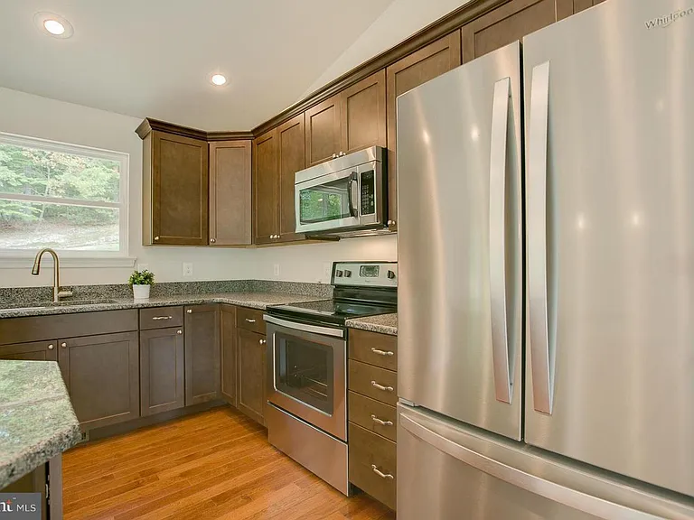 1002 Aquia Dr — Photo 9