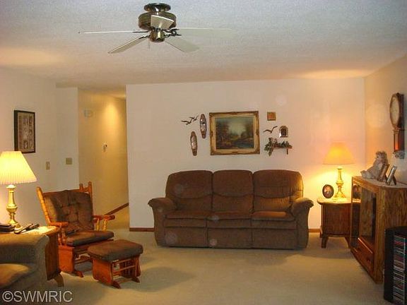 3rd image of 3674 Crestview Dr