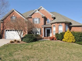 4425 Lochurst Dr, Pfafftown, NC 27040