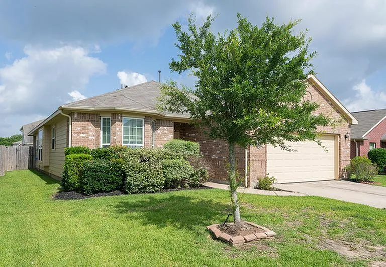 1027 Sarena Ct — Photo 3