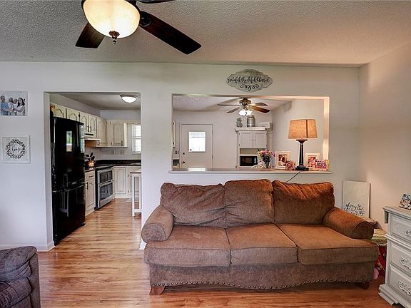 4th image of 3536 Oak Wood Dr
