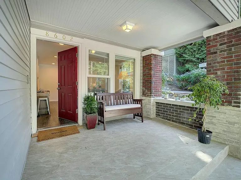 8602 Ravenna Ave NE — Photo 2