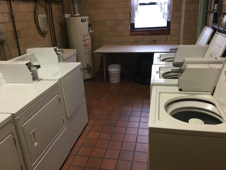 131 Dravo St — Photo 2