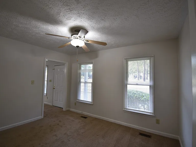 202 Cobblestone Ct — Photo 4