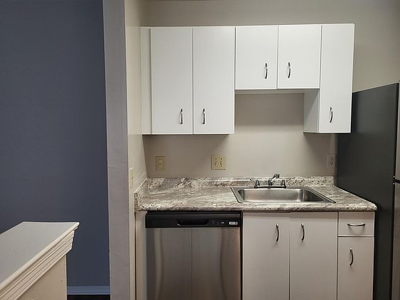 5th image of 423 N Burbank Dr #1