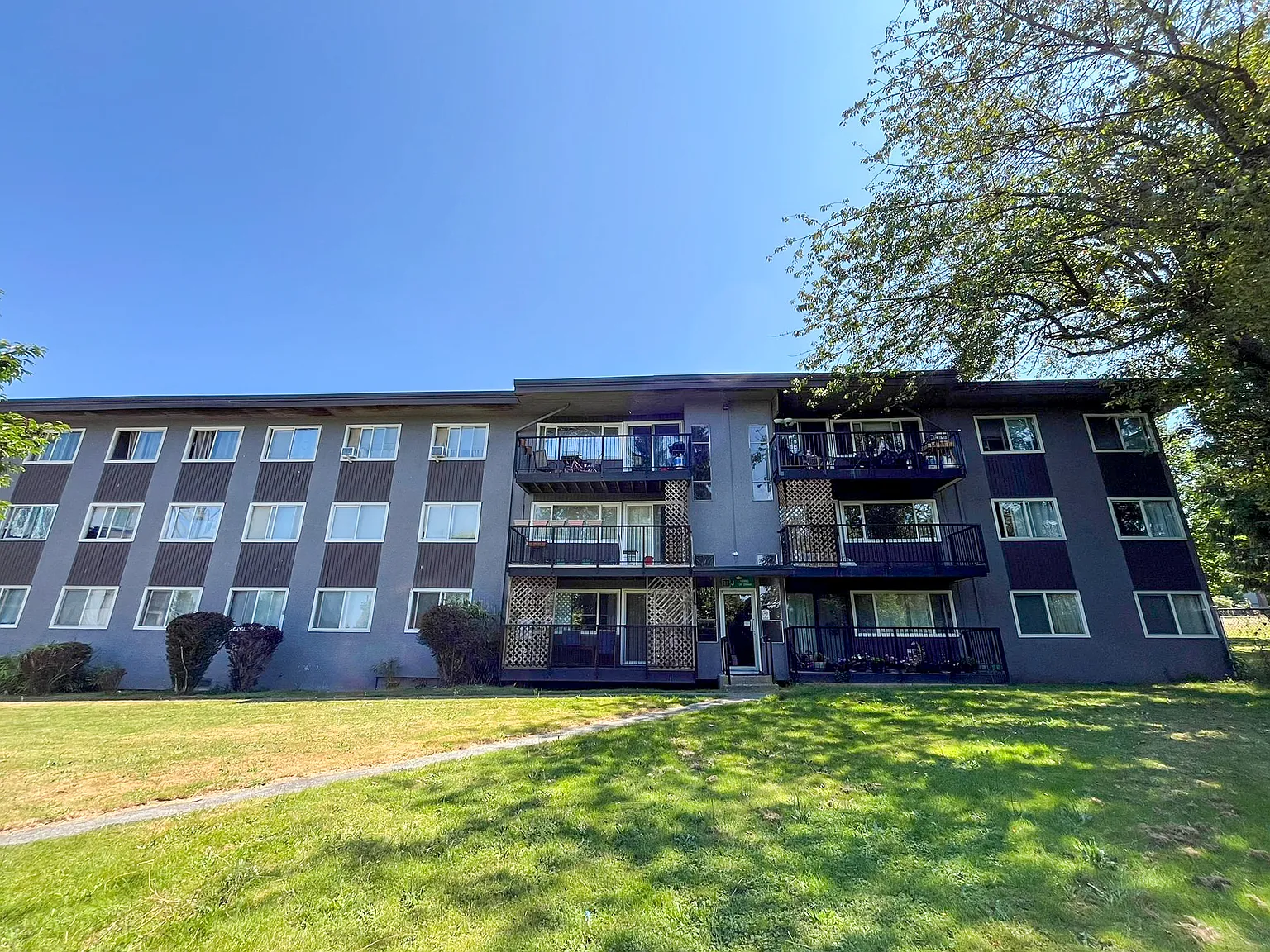 Gateway Place — Photo 1