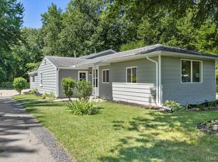 20564 Gudith Rd, Brownstown, MI 48183