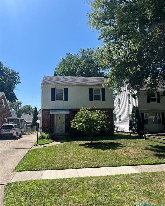 1st image of 3325 Algonquin Pkwy