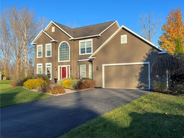 8860 Lombardi Dr, Cicero, NY 13039