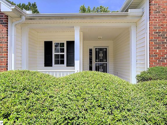 3rd image of 313 Highgate Cir