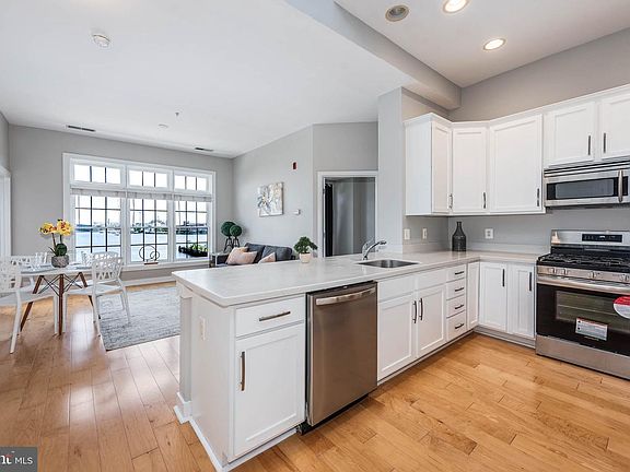 3rd image of 1500 Thames St Unit 403