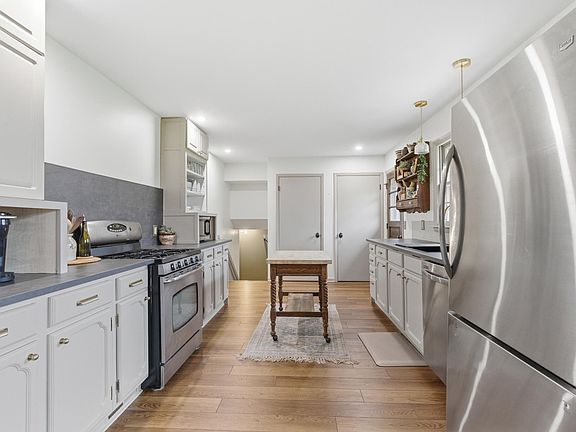 2nd image of 715 3rd Ave NW